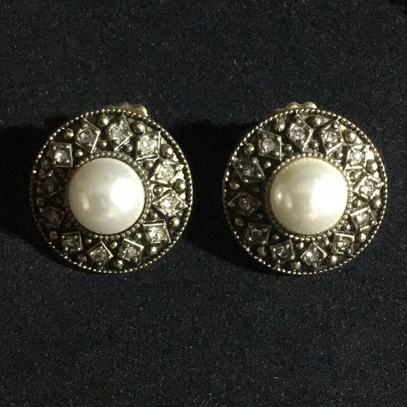 Vintage Style Pearlesque Necklace and Earring Set - Picture 2 of 3